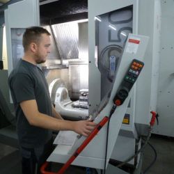 Zwerrenz Automatisierungstechnik Automationsanlagen Montageanlagen Prüfanlagen Rundtaktautomaten Handarbeitsplätze Roboterzellen Musterbau Vorrichtungsbau Liniensysteme Transfersysteme